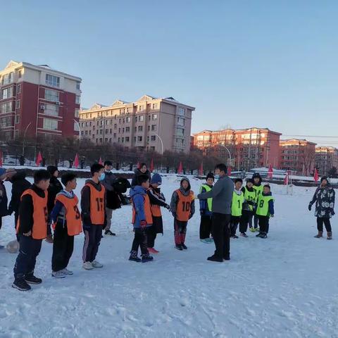 雪上运动  进展风采 ——鸡东县朝鲜族学校小学部冬季校园雪地系列活动