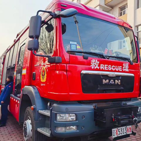 消防🚒演习进校园，安全意识重培养