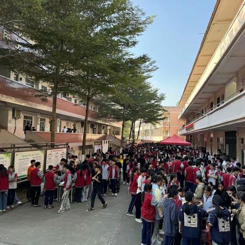 “义”路有你 与爱同行 ——岑溪市安平中学2024年秋季期爱心义卖暨希望工程圆梦活动