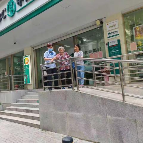 以暖心服务，护幸福晚年  —农行东三路支行