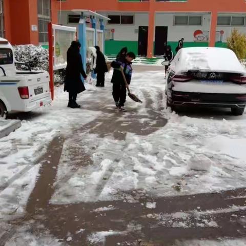 “乐于奉献，敢于争先”——东张孟中心小学扫雪记