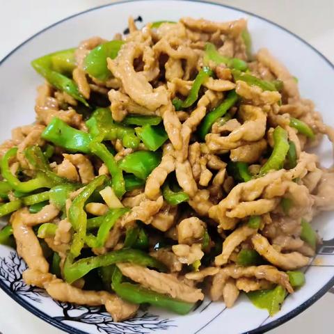 Stir fried shredded pork with green peppers青椒炒肉丝