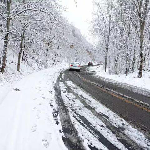 垣曲段除雪打冰保畅通