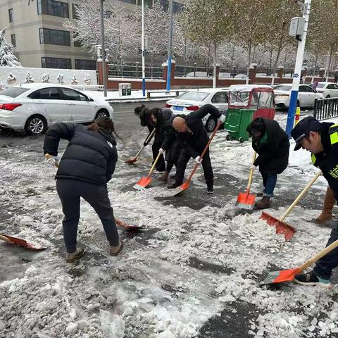 “解民忧，清积雪，保障出行暖人心” 姚家街道开展清雪活动