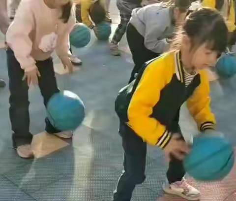 新强者幼儿园阳光体育运动