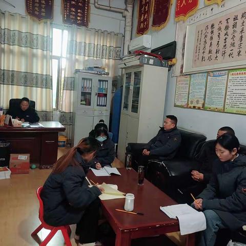 龙岗镇喜洋洋幼儿园校车安全排查及逃生演练