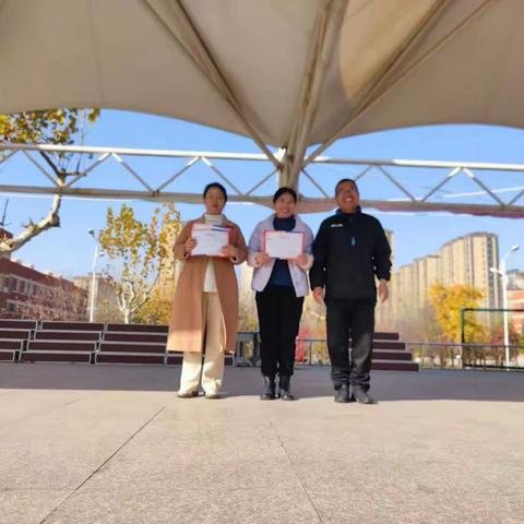 单县人民路小学五年级拔河比赛