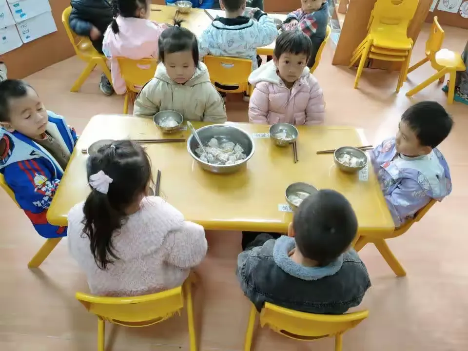 简篇-蓝田镇中心幼儿园大一班12月份主题教学活动《购物小达人》