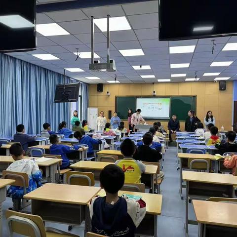 “挑战思维，数你精彩”——站前小学四年级数学知识竞赛活动。