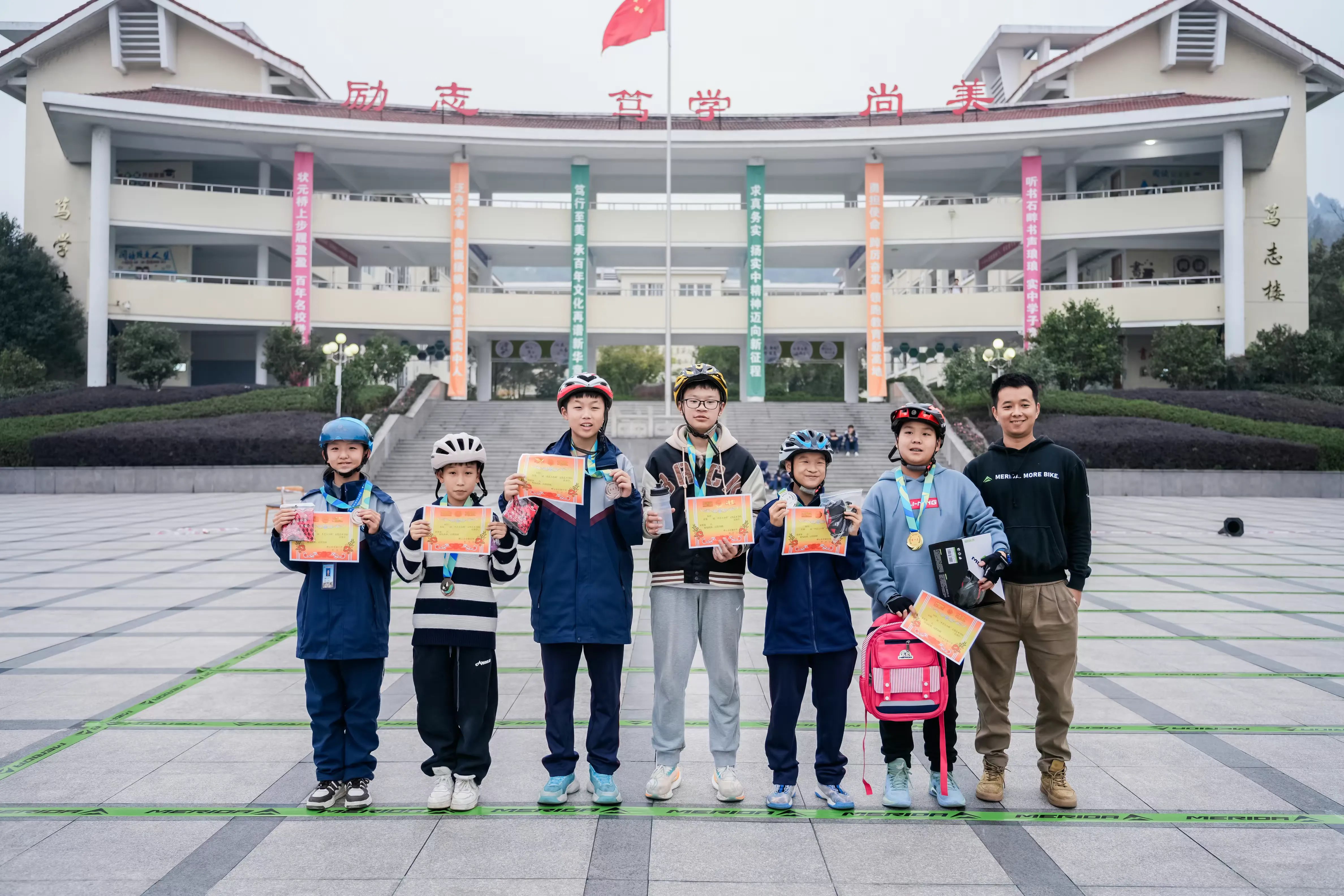 简篇-实验中学七八年级学生自行车慢骑比赛