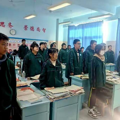 全环境立德树人--睿聪实验学校八年级二班期中表彰大会