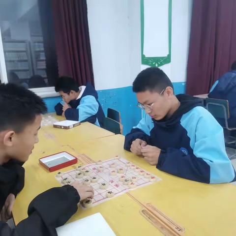 课下争异彩，棋艺领风流      ------我校九年级举办师生象棋友谊赛