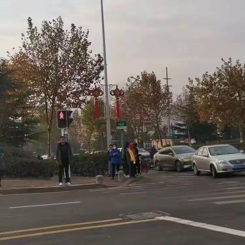 家校共育，为爱同行——西海岸新区超银学校204班家长驻校日活动