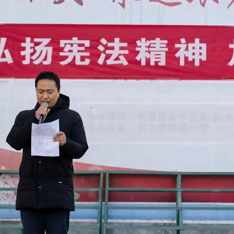 以实际行动学习宣传贯彻实施好宪法，自觉捍卫宪法权威，城关一中宪法学习进行曲。