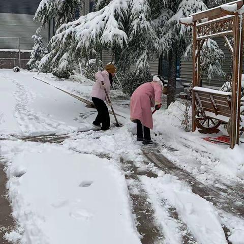 大雪纷飞志，除雪暖意浓，河北广府太极酒业有限公司组织员工开展扫雪除冰活动