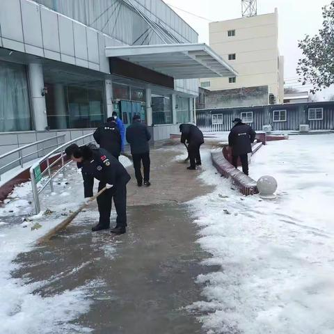 物业公司外接项目二 全员清扫积雪