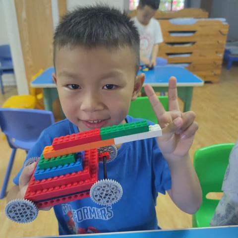 2022春季阳光森迪幼儿园创意搭建第十四课——坦克车