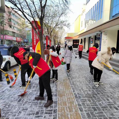 “闻雪而动、迎雪而上”源汇区农业农村局党员干部响应号召 积极参与铲冰除雪