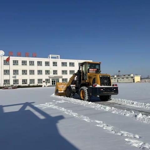 大雪无情人有情，社会爱心人士无偿为景县广川镇新城小学清理校园积雪