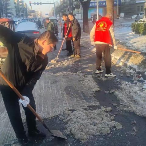 以雪为令齐上阵 扫雪除冰暖人心