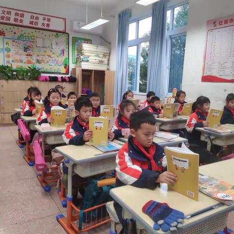 诵读中华经典 ，传承华夏文明–––记中山南明校区204班经典诵读拓展课