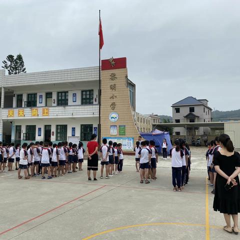 晨跑是一种精神，晨跑是一种锻炼——海澄镇黎明第二小学开展阳光体育晨跑活动