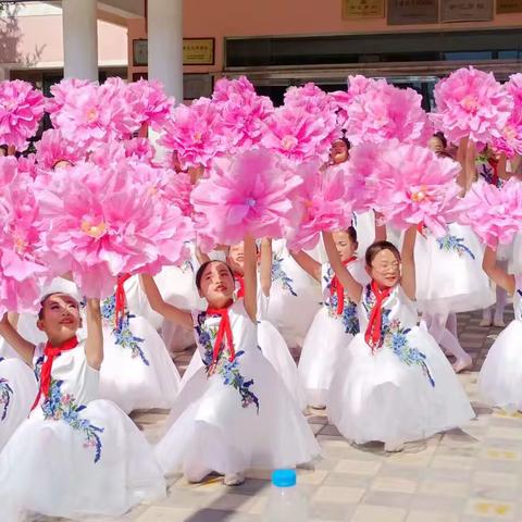 舞动青春 舞动美丽——酒泉市北关小学高年级舞蹈社团活动