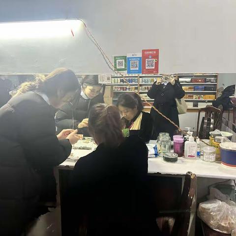 经开区支行携手商户共倡现金支付权益，强化拒收现金与反假币宣传