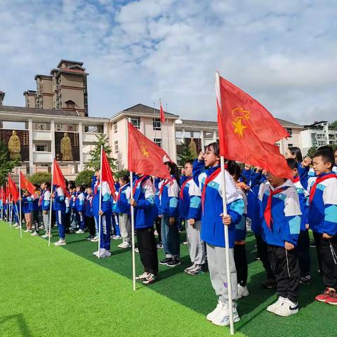 青川县乔庄小学校                             举行“学习二十大 争做好队员”建队日活动