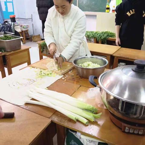 饺香溢满飘校园   浓浓暖意师生情——邯山区职教中心22幼4班“冬至”活动掠影