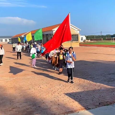 新苏莫苏木花都什小学践行“双减”暨“留住乡音，记住乡愁”户外活动记实