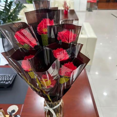 【春风如你 熠熠芳华】工行韩森寨支行营业室举办三八妇女节客户沙龙活动