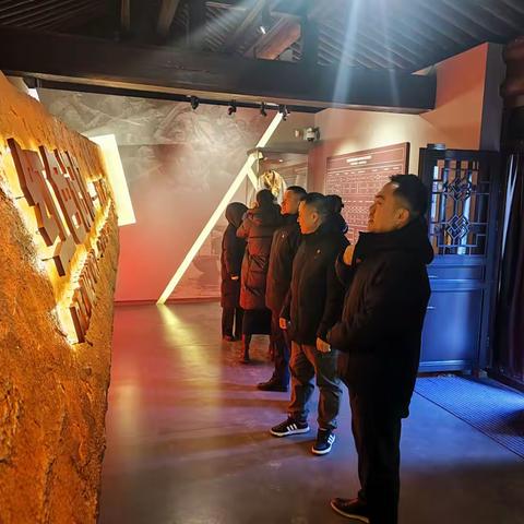 迎宾支行党支部主题教育党日活动