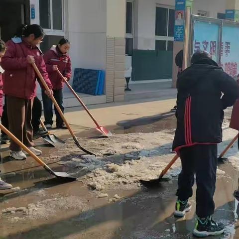 天寒地冻无情义   师生行动暖校园