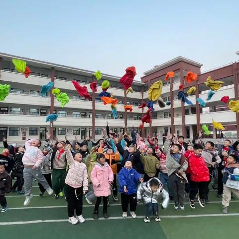 “享受快乐、享受足球”希望路小学足球社团