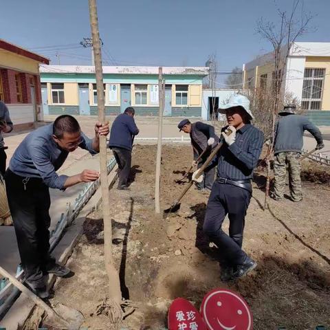 家校合力，共建美丽校园