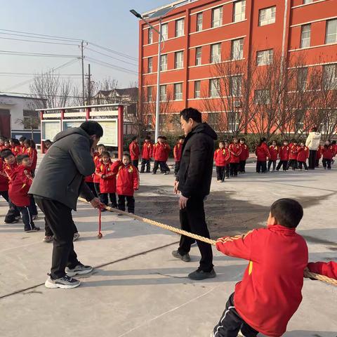 【四型机关（学校）建设】 凝心聚力 绽放精彩-----赞善学校“迎元旦”拔河比赛活动纪实