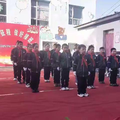 “奋进新征程 做好接班人”———城西明德小学二（1）班庆元旦节目汇报