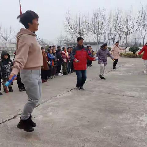 天桥小学举办“爱祖国•庆元旦”师生冬季趣味运动会