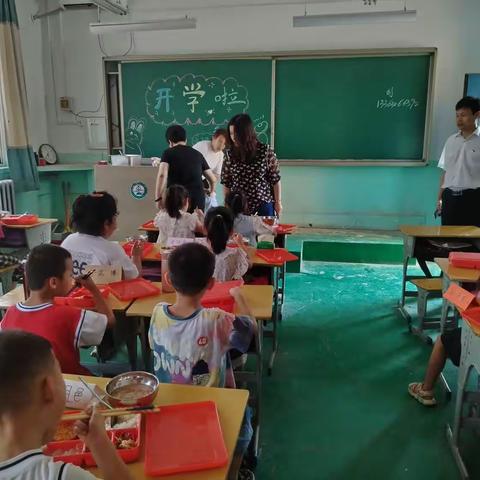 开学第一餐——祥云小学学生午餐记