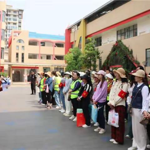 易门县龙泉街道中心幼儿园“春暖清明 浸润童心”暨户外“防拐骗”演练活动