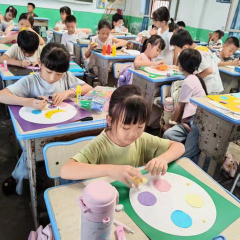 “童心绘圆月 巧手绘中秋”主题创意绘画活动