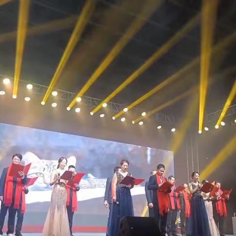 青春洋溢 悦启新年艾青中学喜迎2024元旦晚会