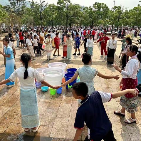 开始泼水了噶！！