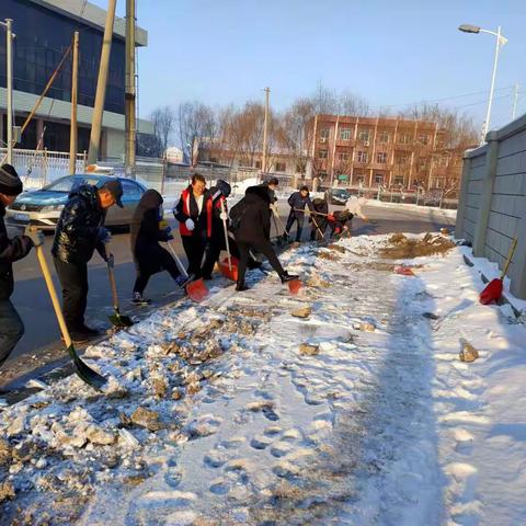 瑞雪兆丰年 扫雪保安全