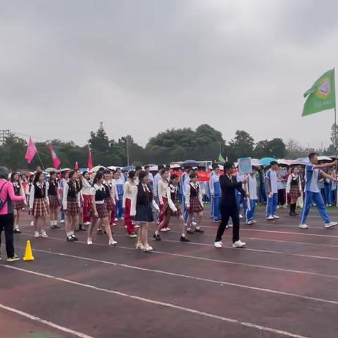 驰骋赛场 青春飞扬—灵山中学高三十班运动会