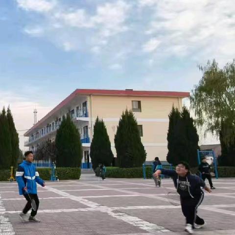 挥洒青春，羽动激情——大章镇中心小学羽毛球社团
