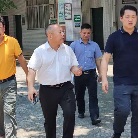 基层调研明方向，关注教学助提质﻿——记邓庆锋局长到莲塘镇初级中学开展教育教学调研活动