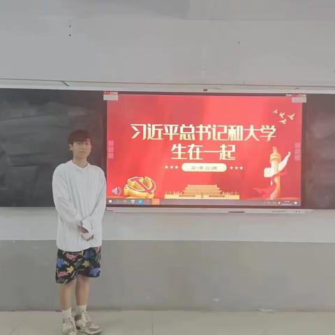 习近平总书记和大学生在一起