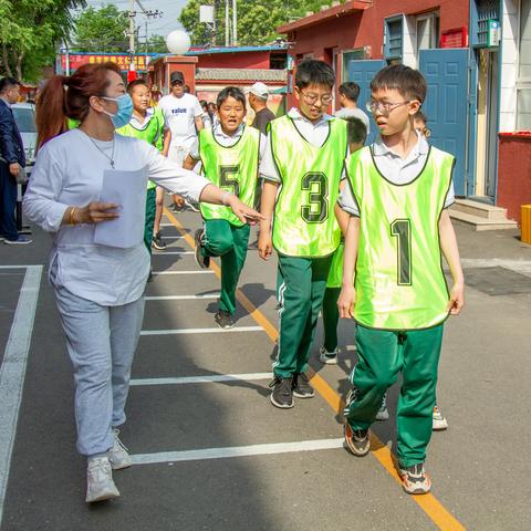 加强体质监测       提高学生水平